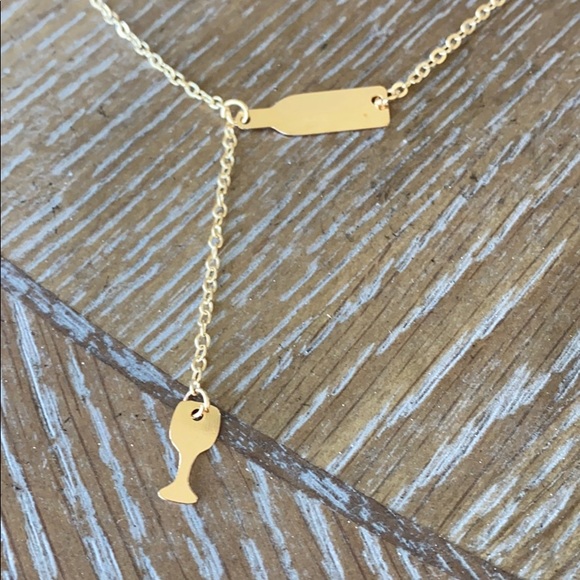 Gold wine bottle simple necklace - Picture 4 of 6